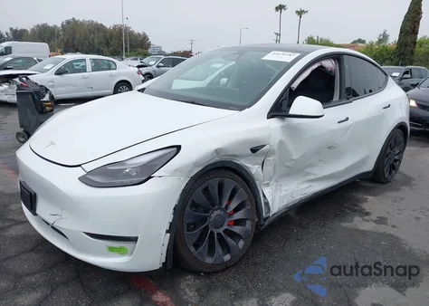 2023 Tesla Model Y из США, поврежденный, VIN 7SAYGDEF8PF800742